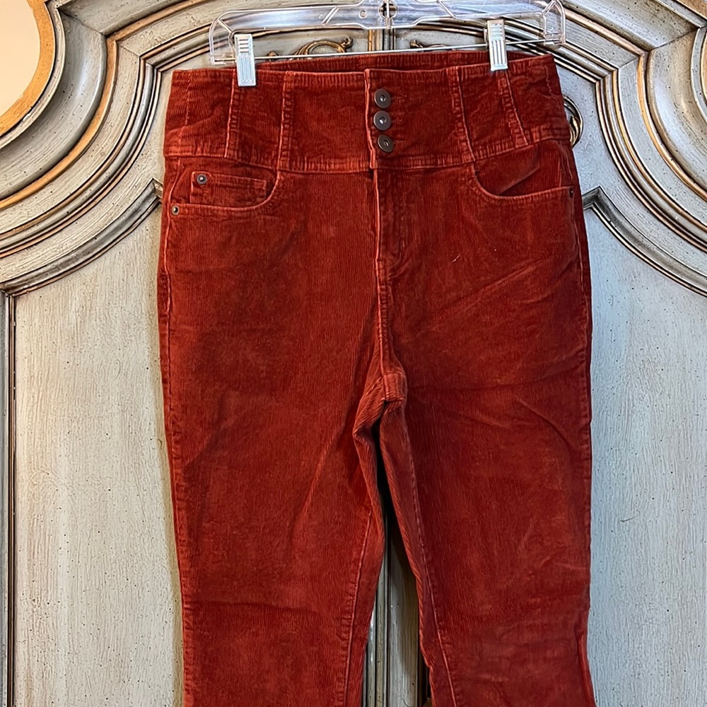 Skinny jeans. Super comfy and cute!